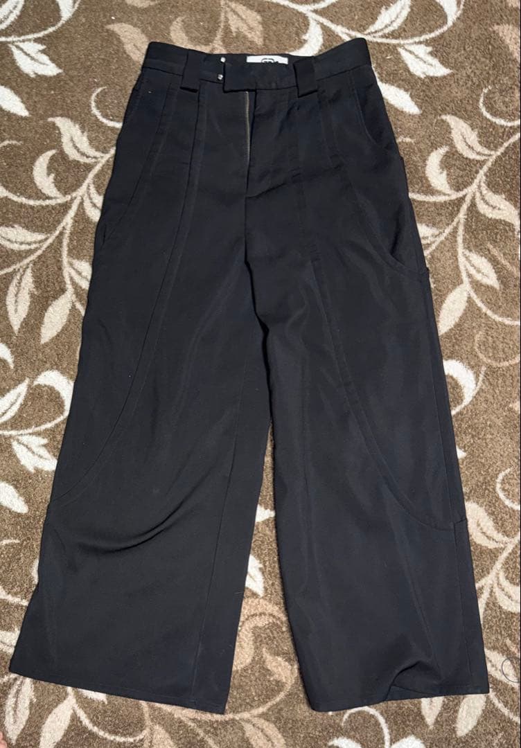 に*ん様 GOAT ESSENCE 黒 ワイドパンツ