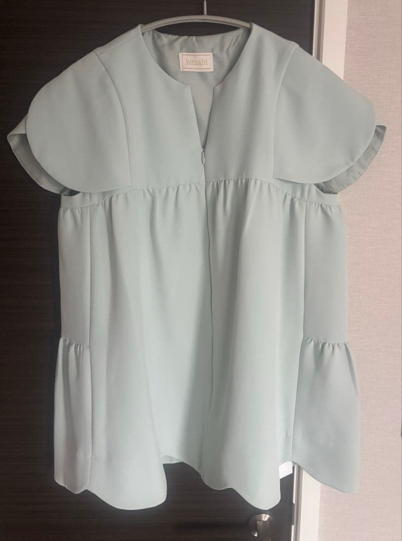 【新品未使用】bitnabi ビンナビ　美人トップス ペタルスリーブ　ブルー