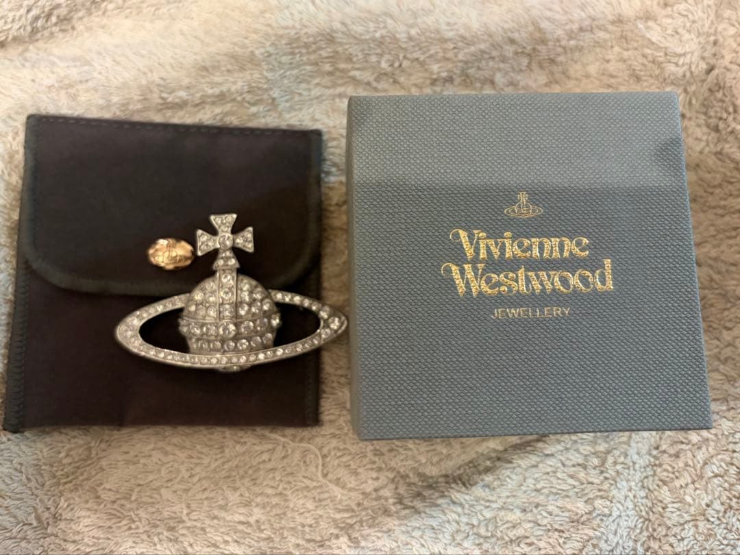 ヴィヴィアンウエストウッド オーブ ブローチ 国内正規店購入