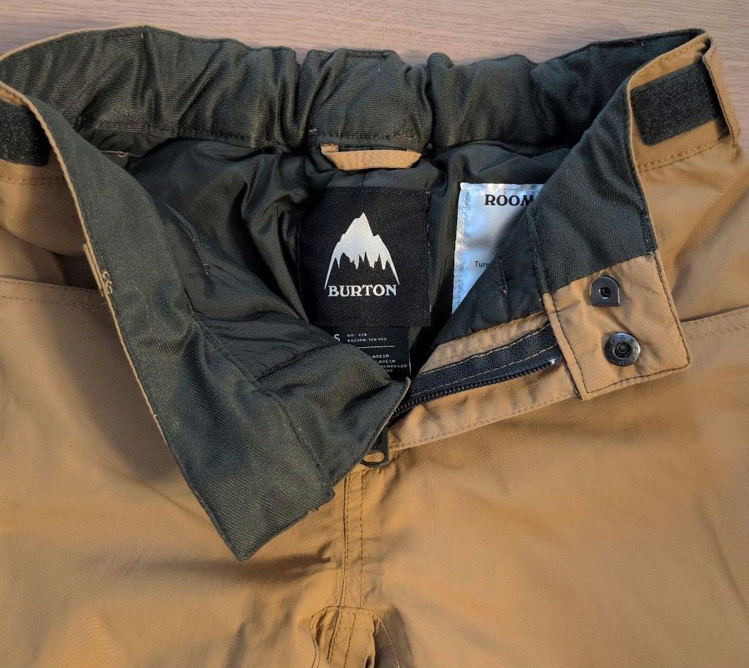 BURTON　カモフラ　スノボウェア　サイズ140