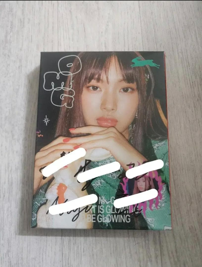 Newjeansサインアルバム (OMG) すべてのメンバーサイン