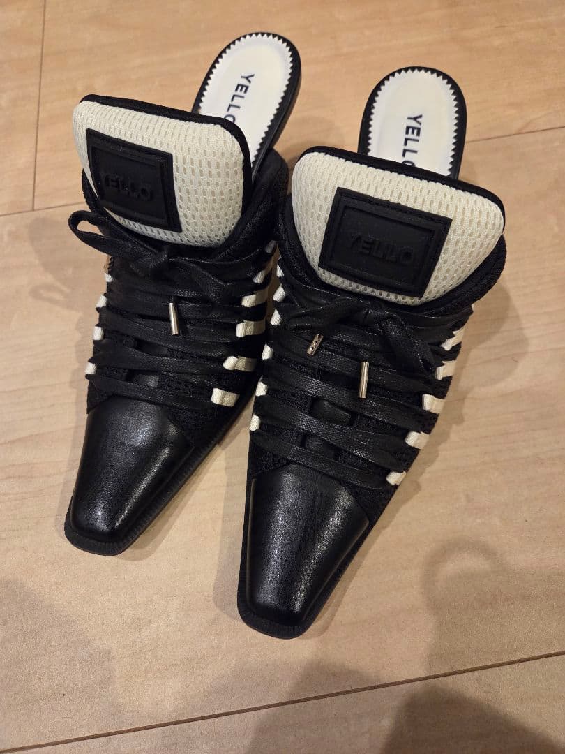 YELLO MONO SNEAKER MULES ブラック/ホワイト