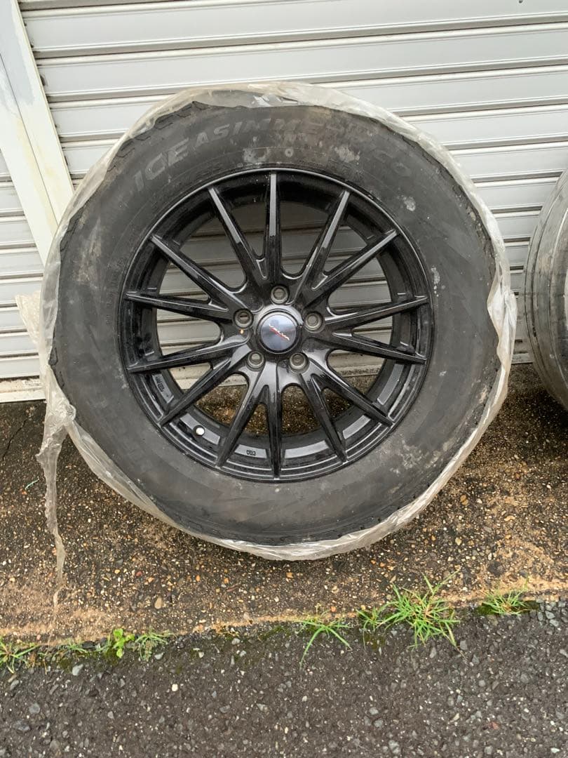 スタッドレスタイヤ　ホイール付き　225/65R17 CX-5 エクストレイルに