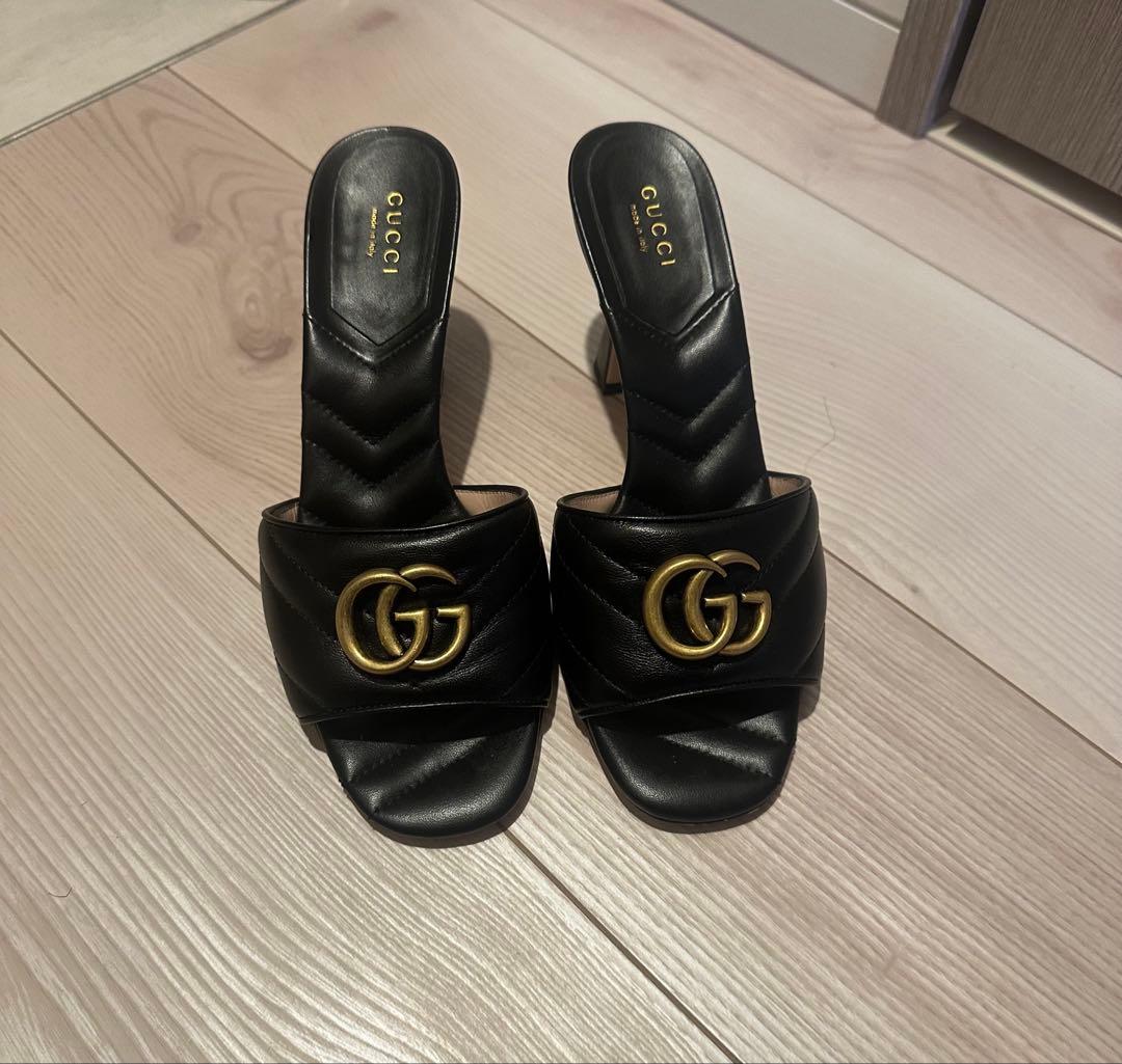 GUCCI ブラックレザー GGロゴサンダル