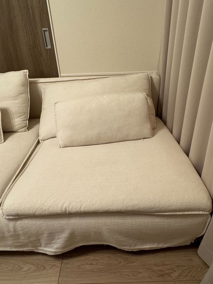 クリーム色 2人掛けソファ 背もたれクッション付き　IKEAソーデルハムン、