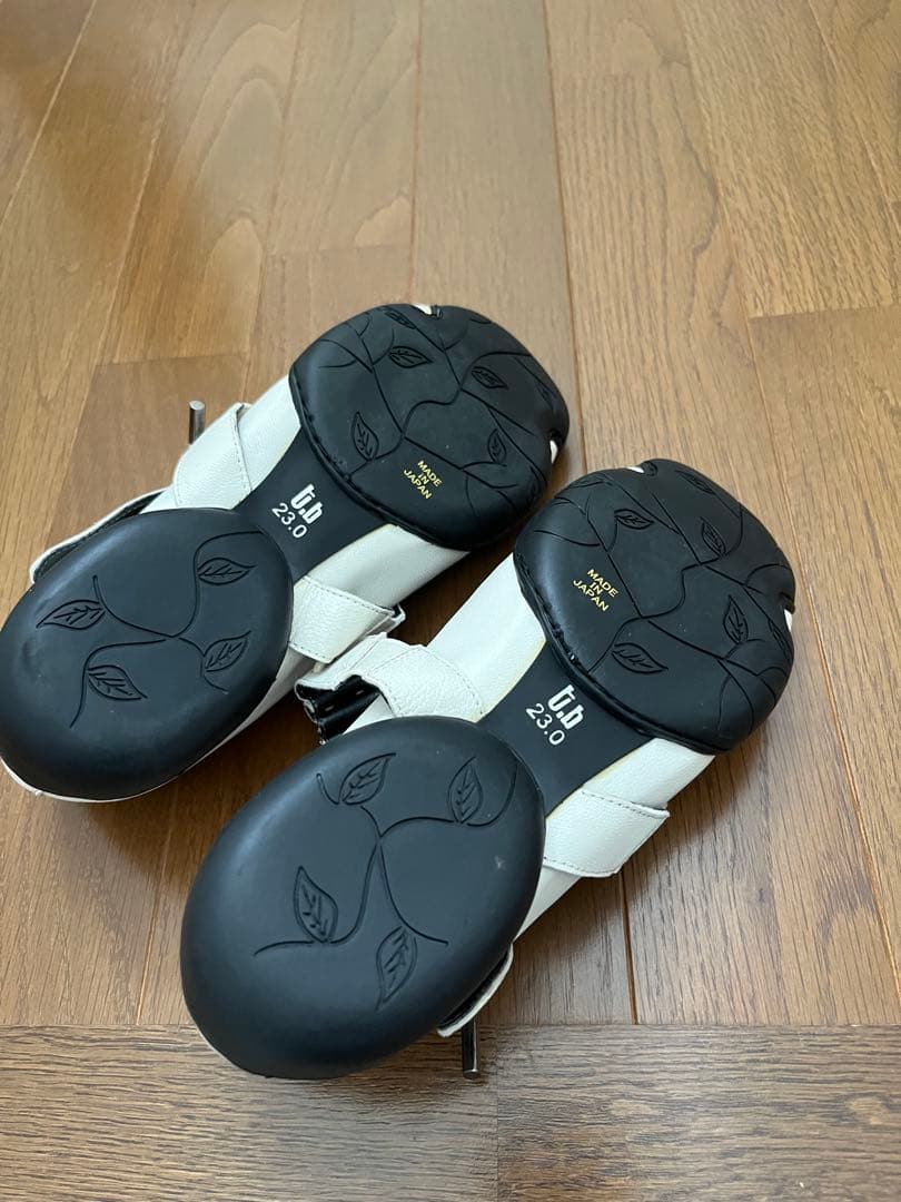 再値下げ未使用　センソユニコ　ホワイト本革　23センチ