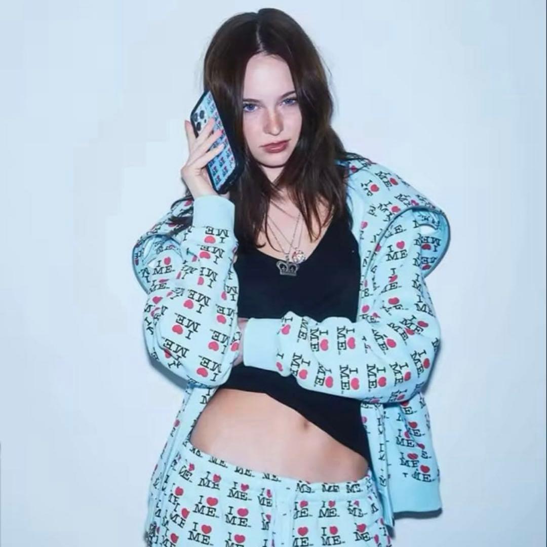 ASHLEY WILLIAMS I LOVE ME. パーカー