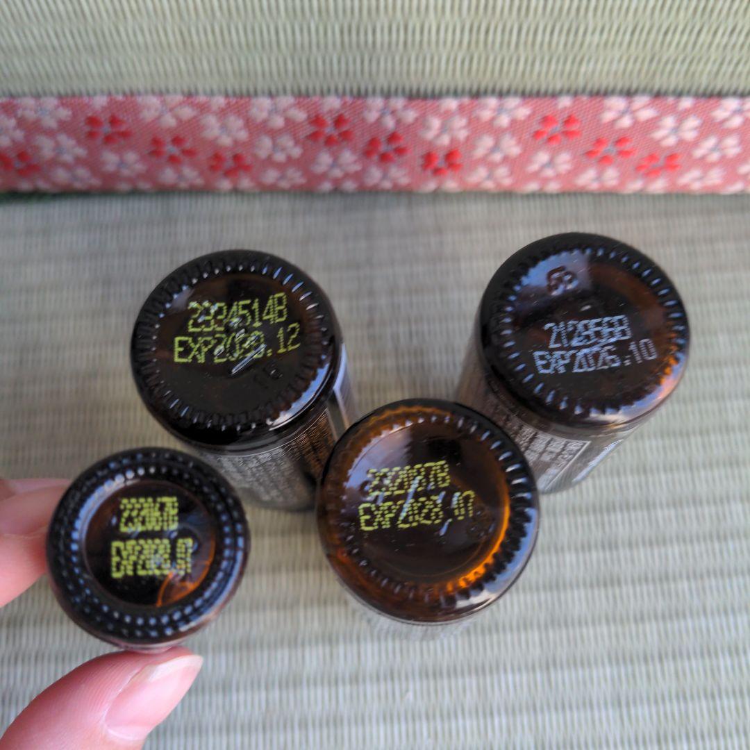 ドテラ　エッセンシャルオイル３本　ロールオン１本