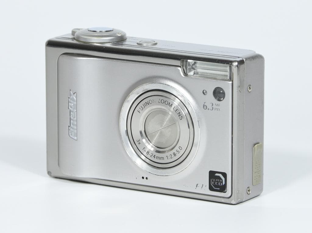 フジフイルム　FUJIFILM FinePix F11