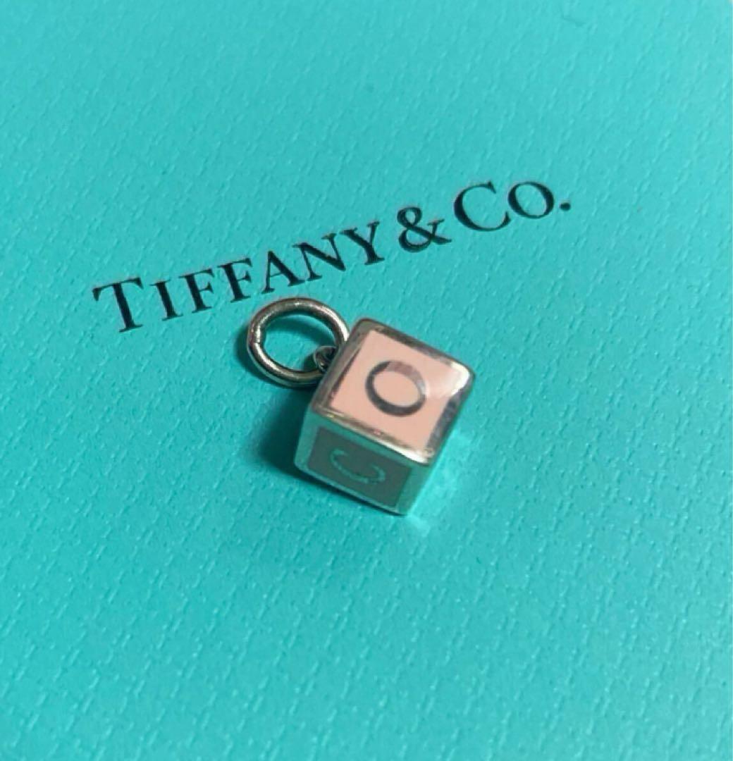 ティファニー ペンダントトップ ブロックチャーム ピンク エナメルフィニッシュ
