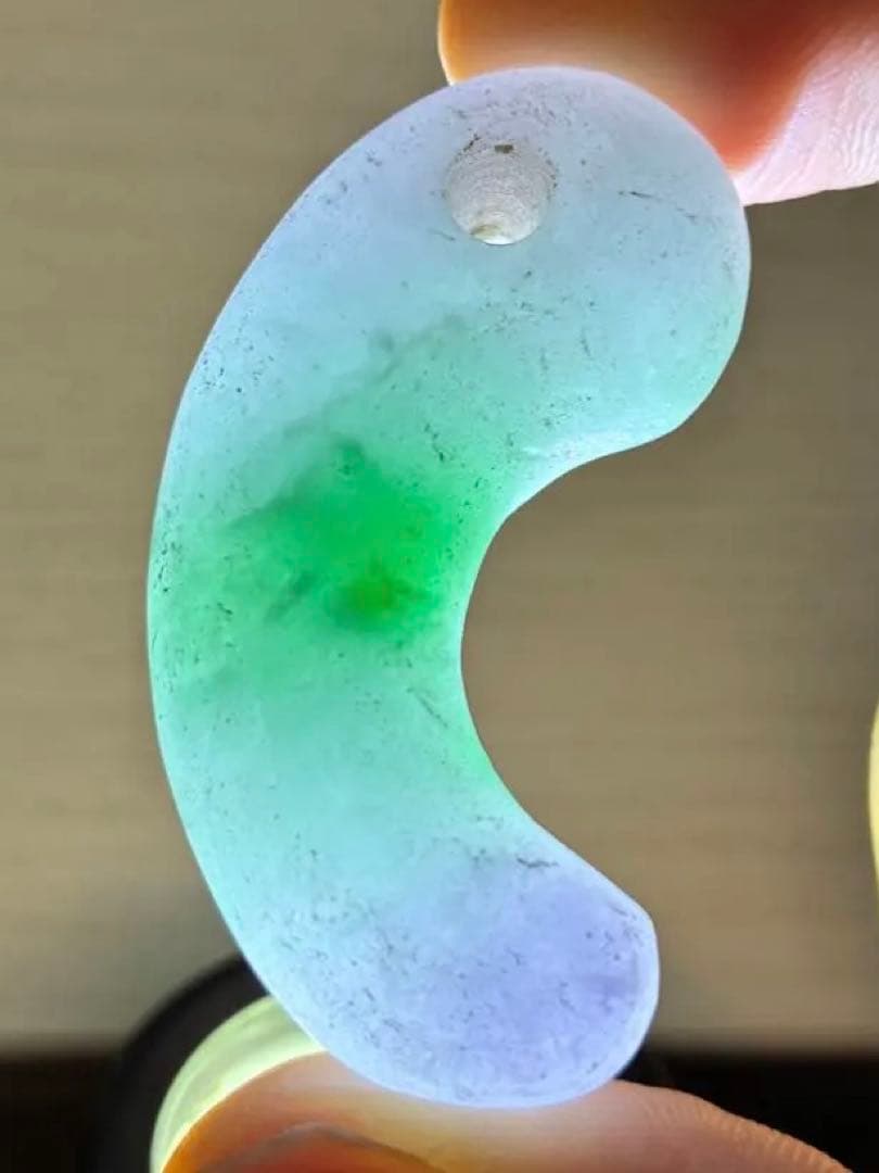 勾玉　翡翠　ヒスイ　古墳期　三色勾玉　希少　出土品　宝石