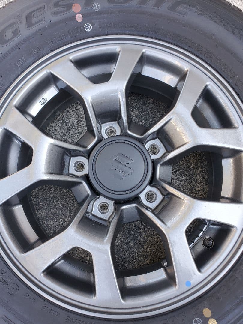 ジムニー　ノマド　純正アルミ＋タイヤ　新車外し　センターキャップ付き