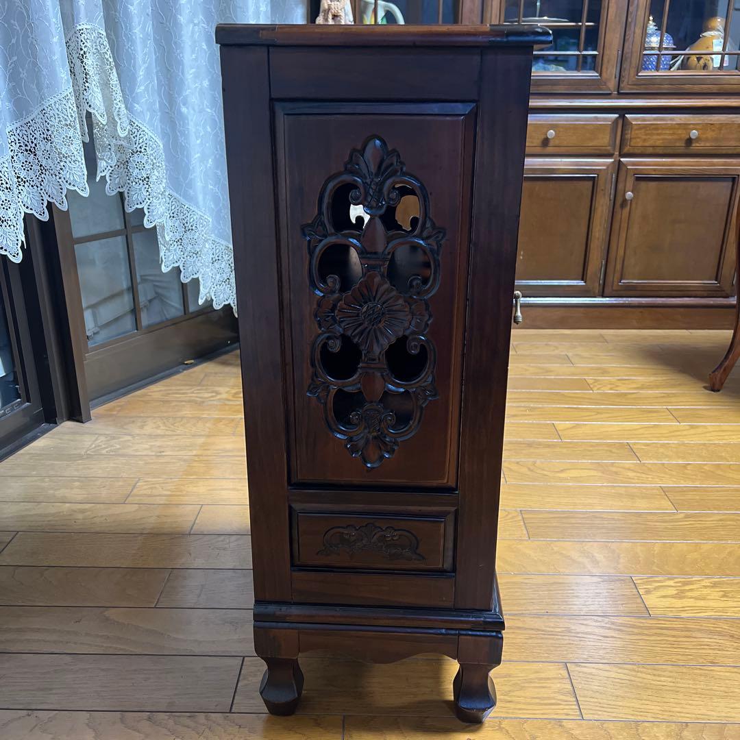 ダークブラウン木製キャビネット
