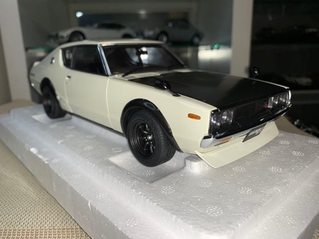 オートアート 1/18 スカイラインGTR カーボンボンネット(シルバー)