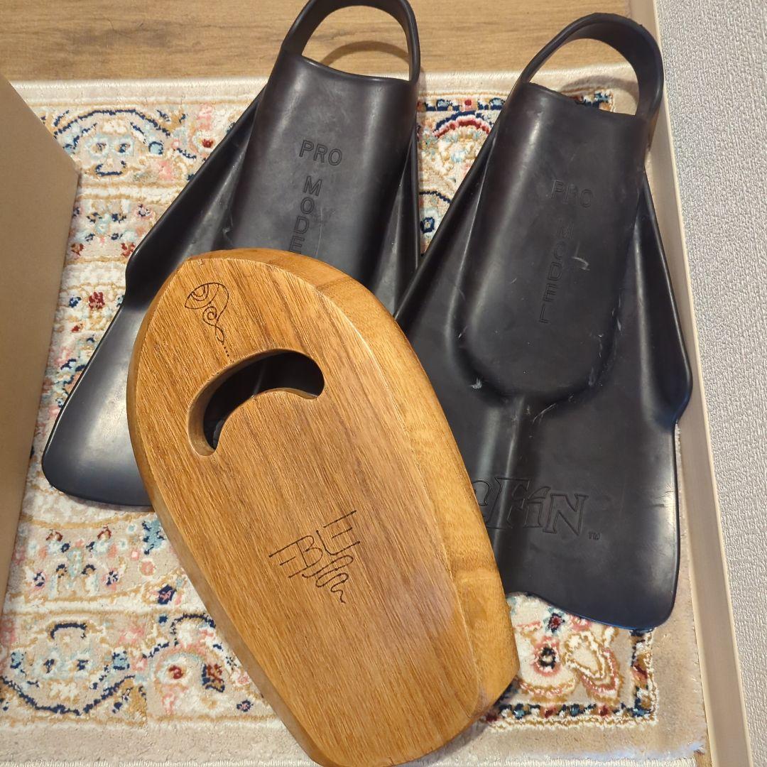 DaFinのスイムフィンとハンドボードのセット