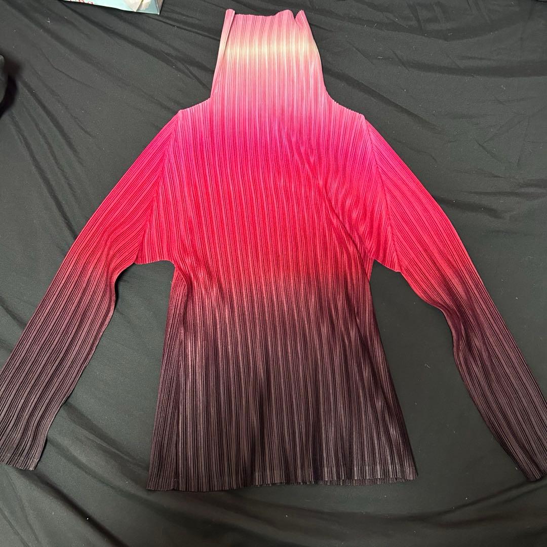 プリーツプリーズ グラデーションハイネック