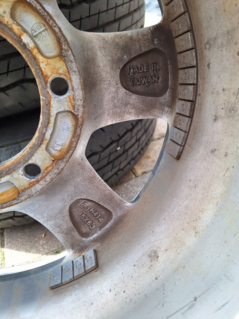 ハイエースタイヤアルミホイルセット mojirou.dx1026