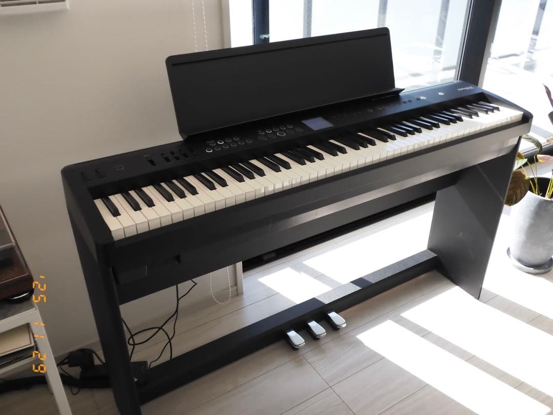 【手渡し1万円値引き】ローランド 88鍵電子ピアノ。専用スタンド付き