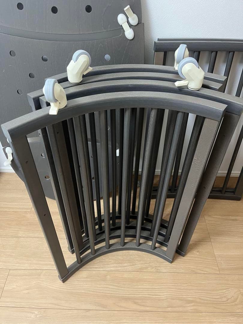 ストッケ ベビーベッド　ヘイジーグレー