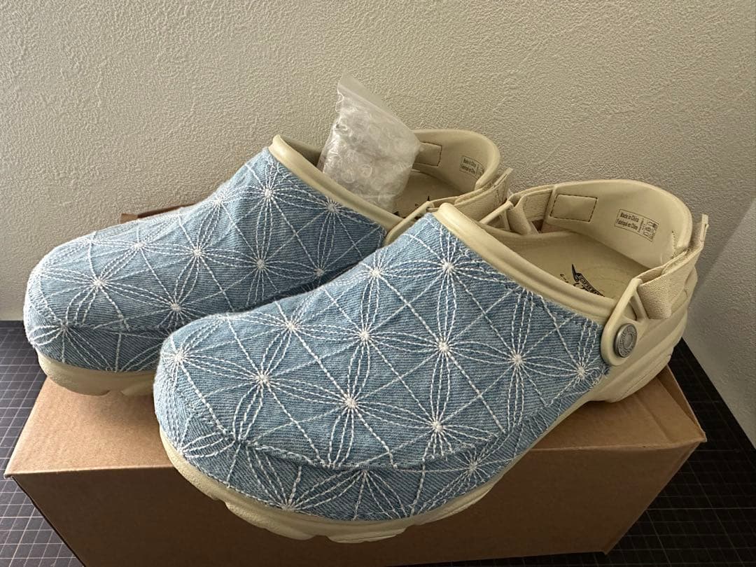 LEVI’S x crocs allterrainclog US11 DENIM