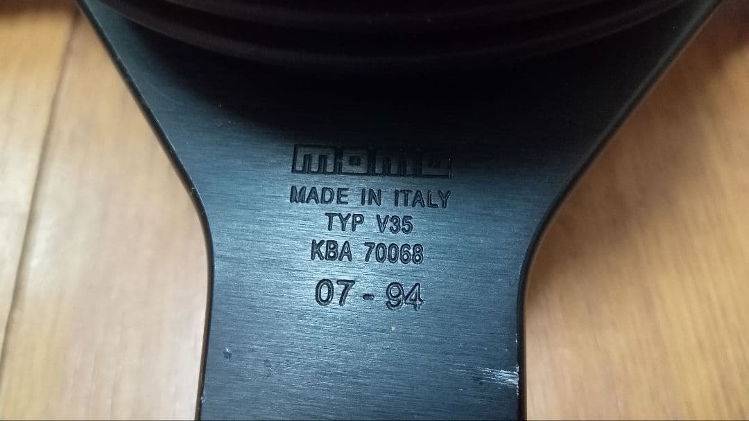 momo ステアリング　ボス付