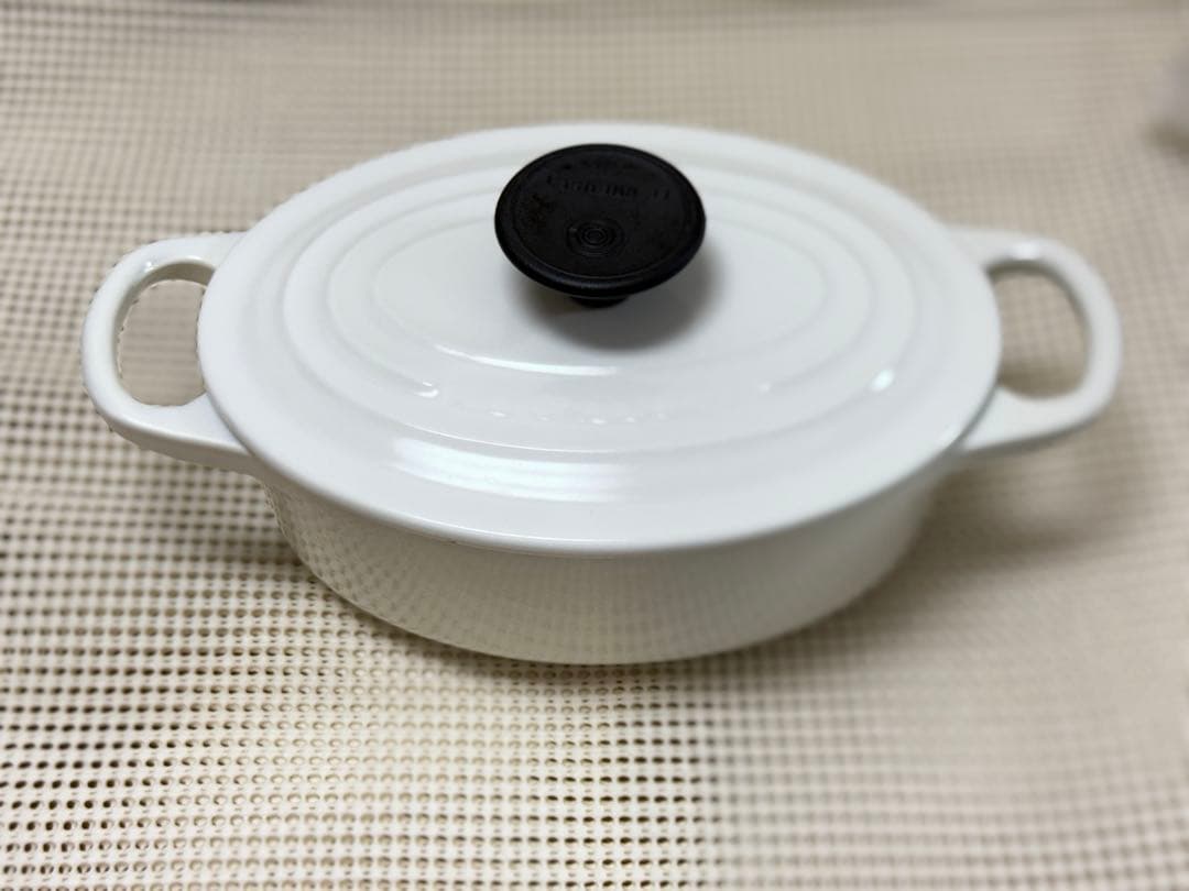 ル・クルーゼ　Le Creuset ココット・オーバル　17cm ホワイト
