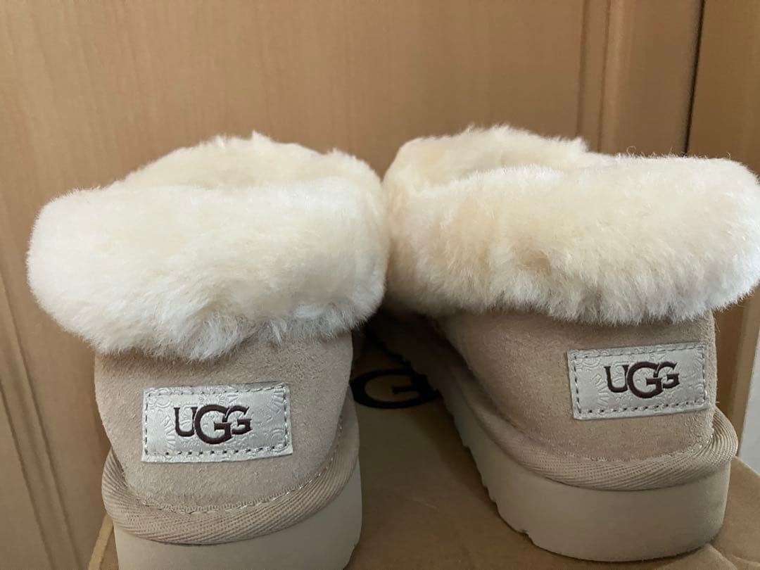 靴 UGG nita