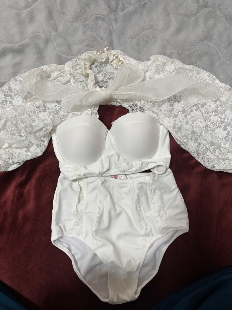 Swankiss ホワイトレース パール付き 水着