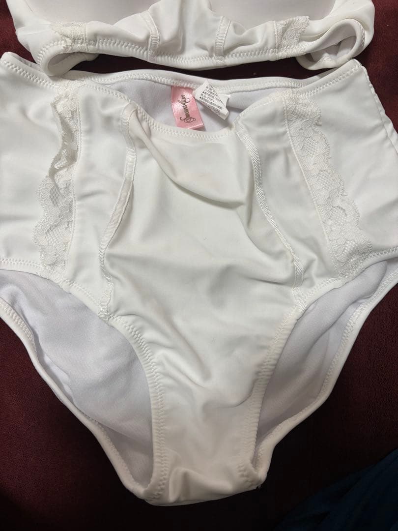 Swankiss ホワイトレース パール付き 水着