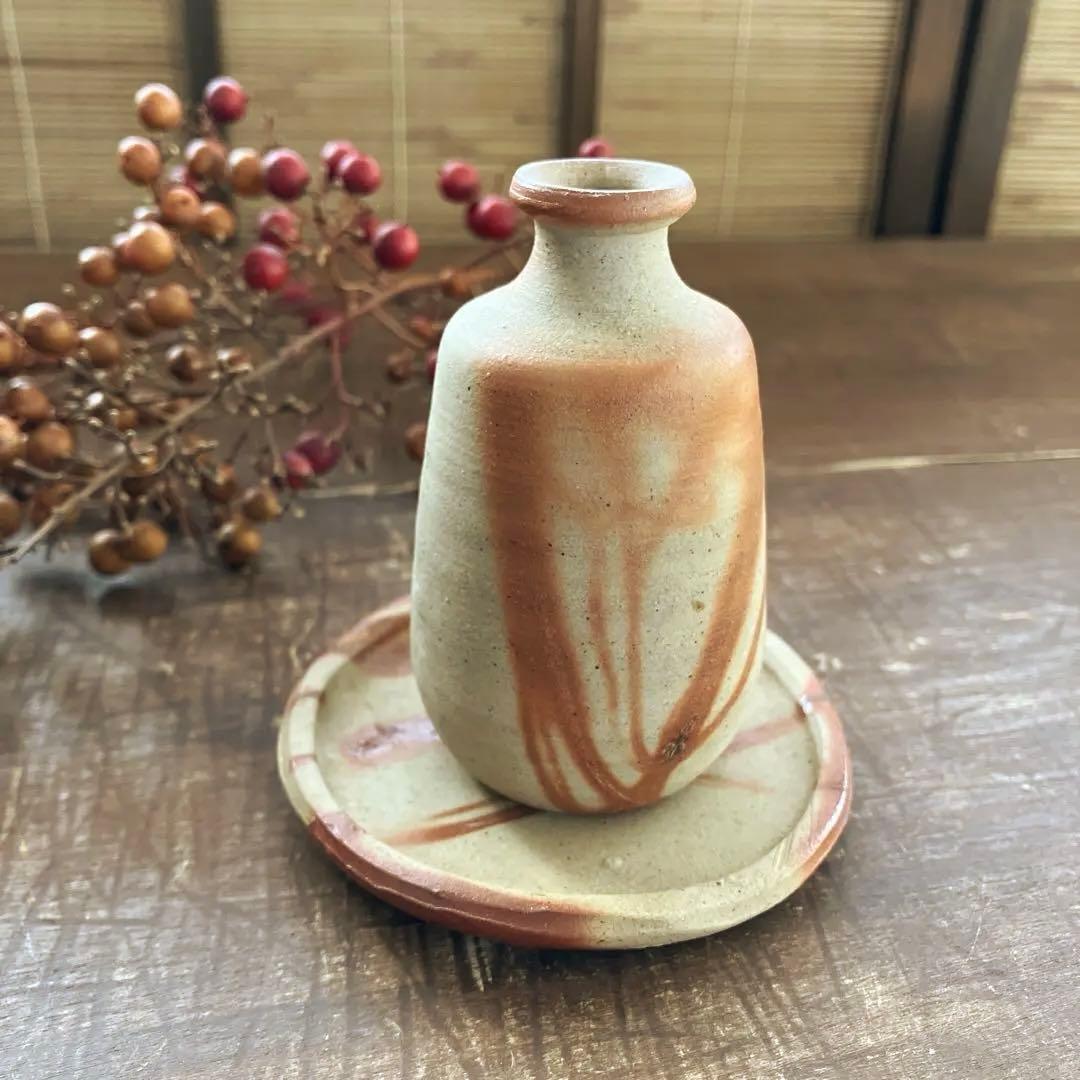 備前焼　緋襷　ヒダスキ　王子窯　陶器製　焼き物　一輪挿し　花器