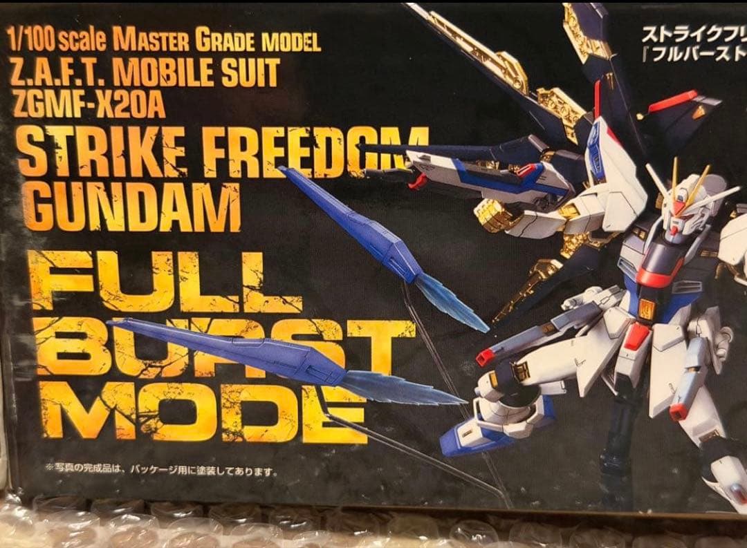 新品 MGストライクフリーダムガンダム フルバーストモード ガンプラ ポスター付