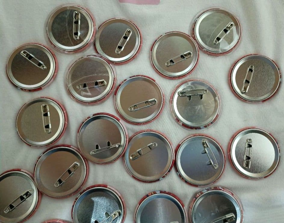 すとぷり　莉犬　缶バッチ　アリツア　旗持ち　デフォ