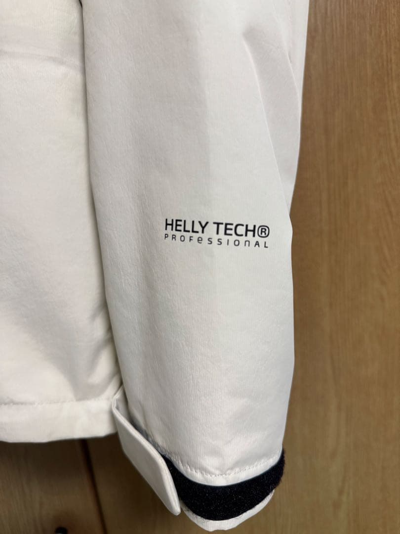 HELLY HANSEN アイボリー Mサイズ ナイロンジャケット
