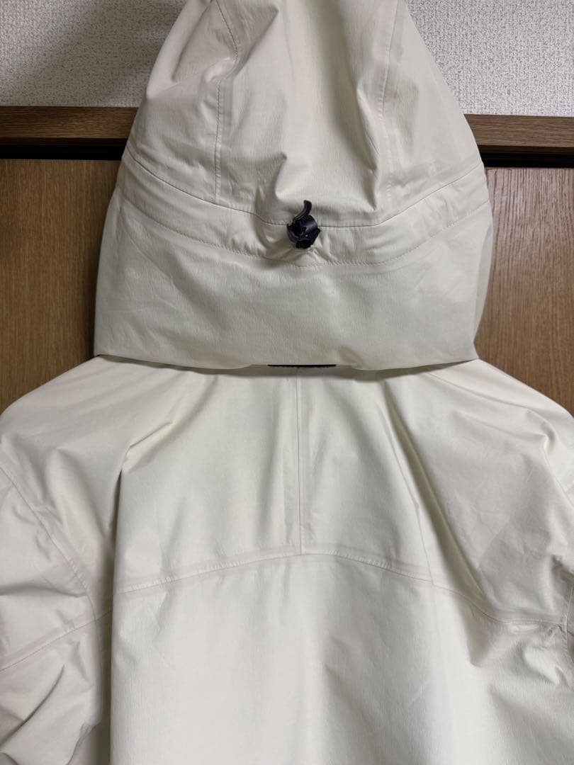 HELLY HANSEN アイボリー Mサイズ ナイロンジャケット