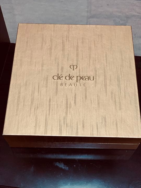 値下げ！未使用クレ・ド・ポー ボーテ　ルージュリキッドルミヌ アイシャドウBOX