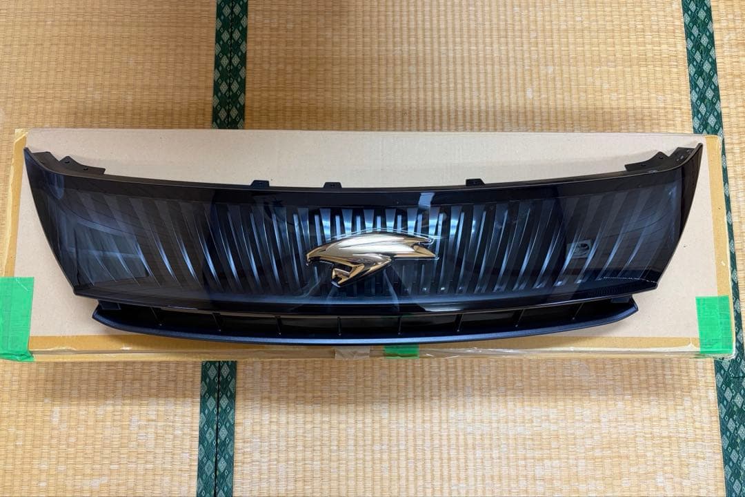 新品ハリアー・フロントグリル