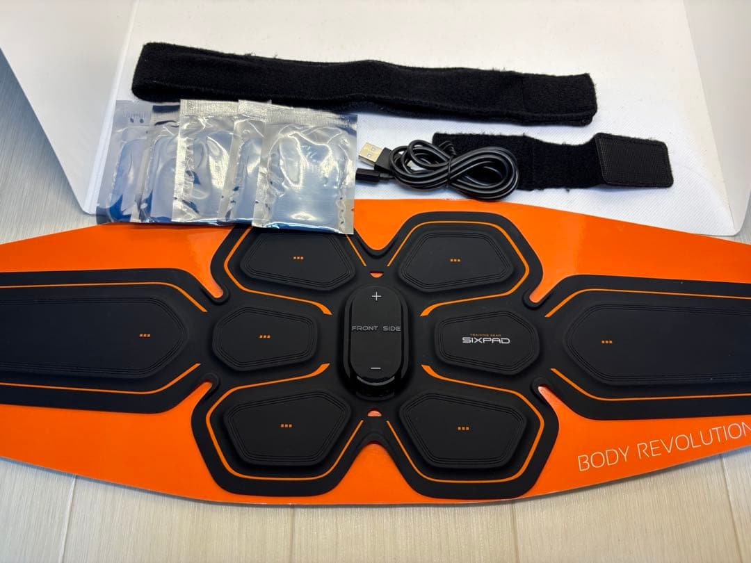 【週末セール】【美品】シックスパッド　アブズベルト　S/M/L