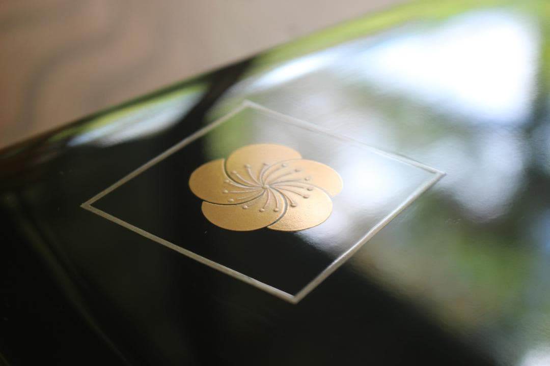 デッドストック！上質内朱黒漆に優美な梅蒔絵の映える二段重（検輪島塗重箱お重