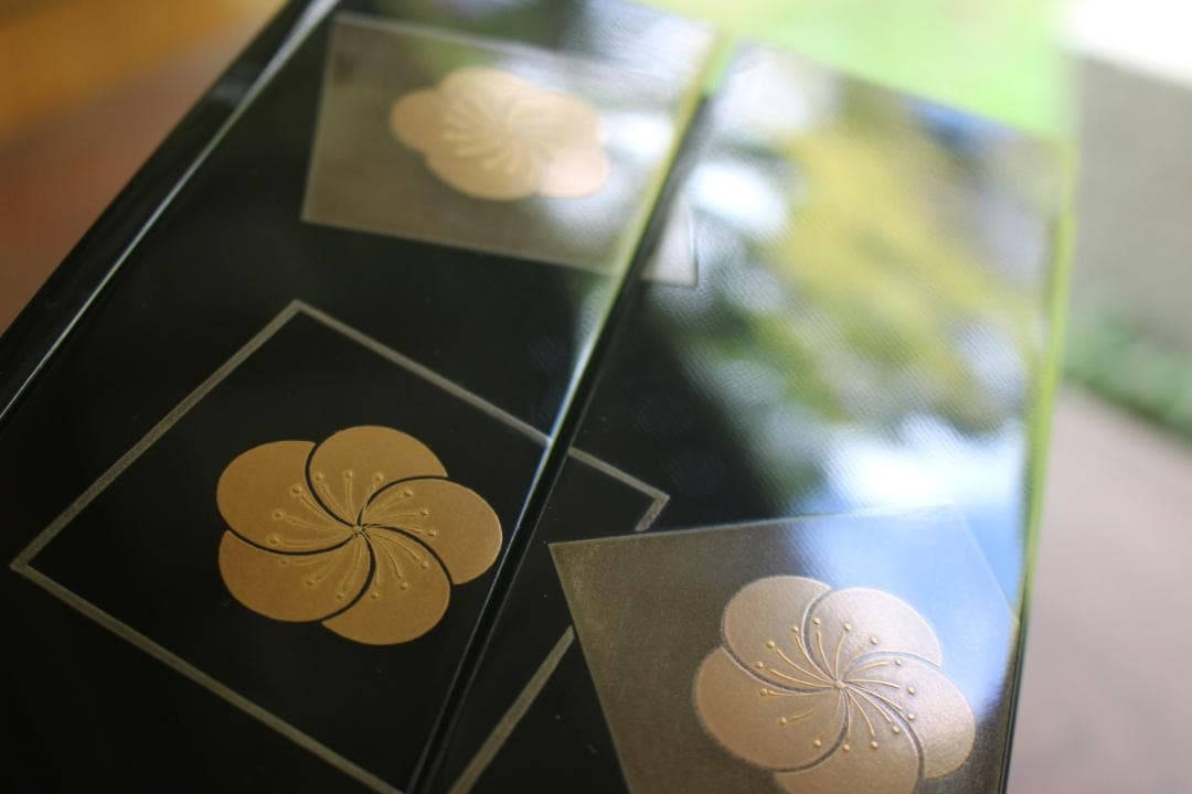 デッドストック！上質内朱黒漆に優美な梅蒔絵の映える二段重（検輪島塗重箱お重