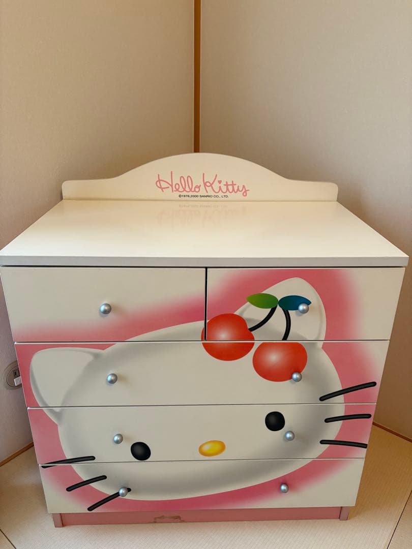 ハローキティ　木製タンス