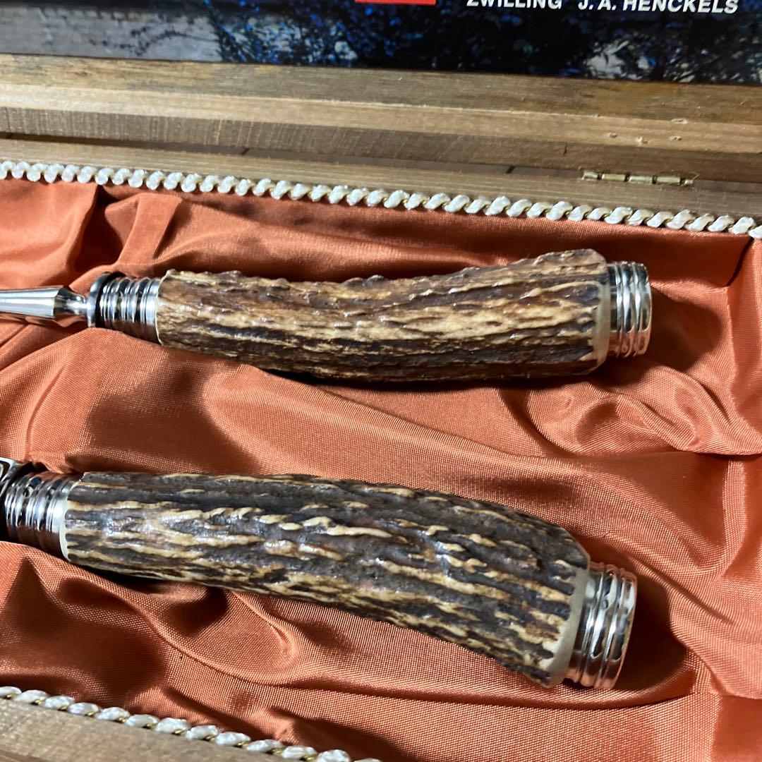 ゾーリンゲンの鹿柄カービングナイフ&フォークセット