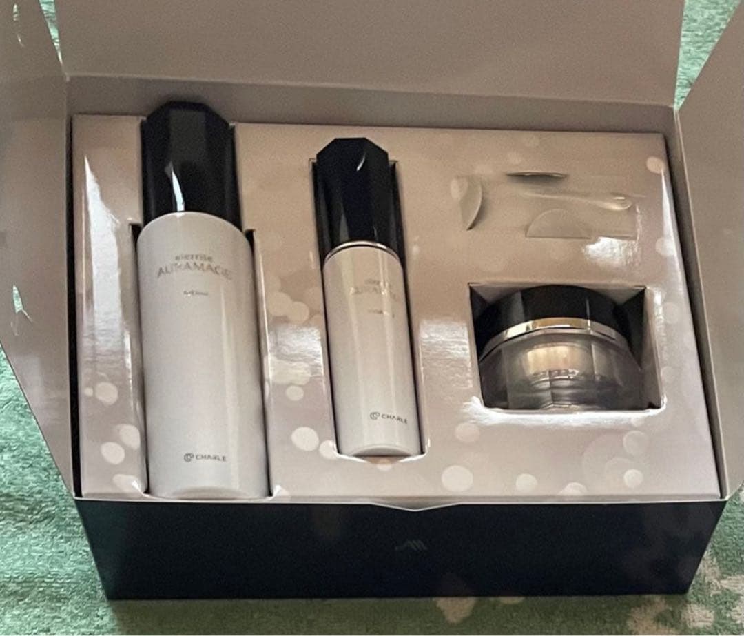 シャルレ 化粧品3点