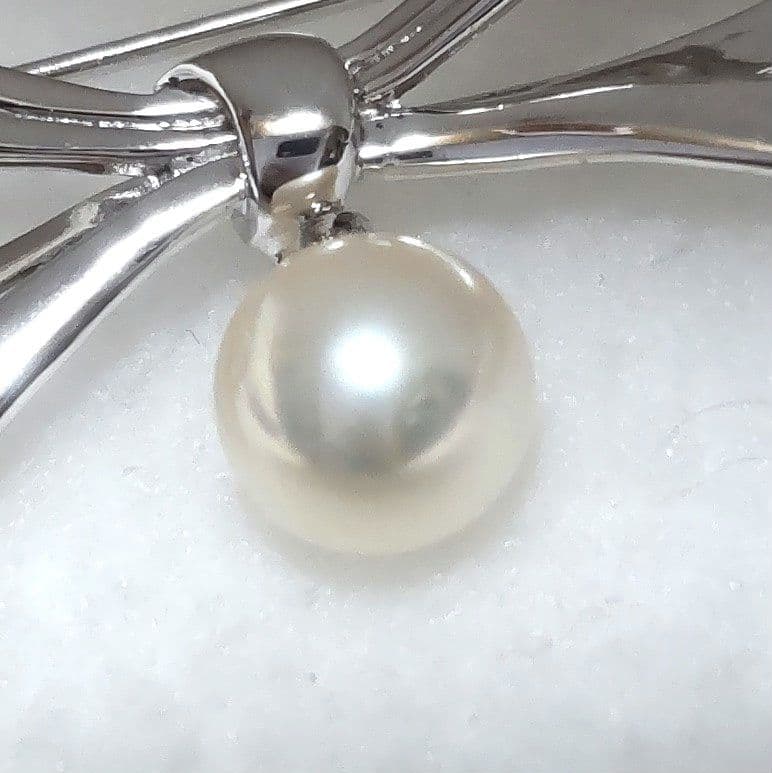 美品♡MIKIMOTO♡ミキモト♡優美な曲線♡上質パールが揺れるリボンブローチ