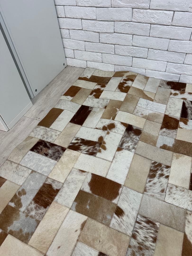 【東京都内23区配送無料】定価8万円　牛革　ラグ　カーペット　パッチワーク　絨毯