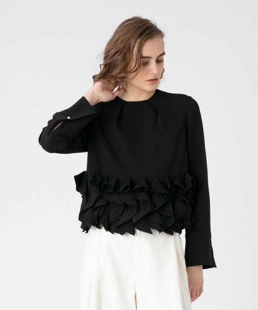 ルルウィルビー　ラッフルコサージュブラウス　ブラック　アルアバイル