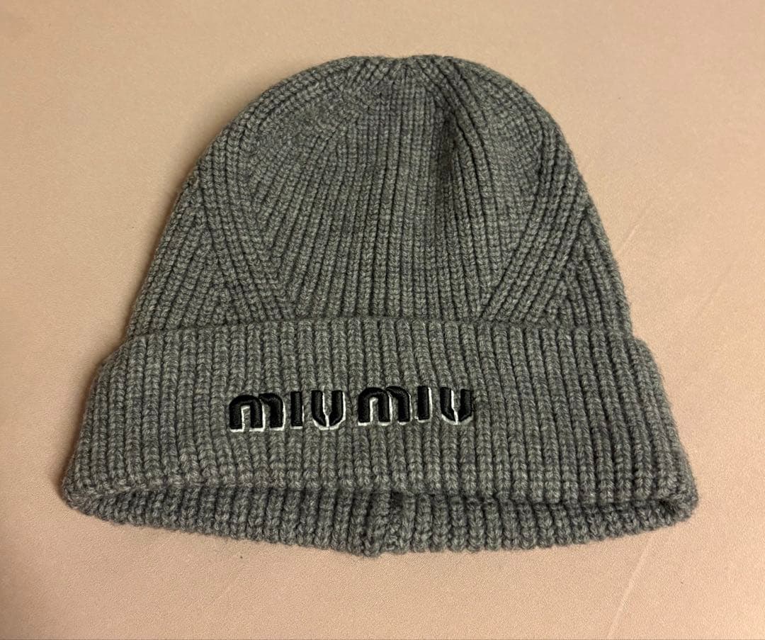 miu miu グレー ニット帽