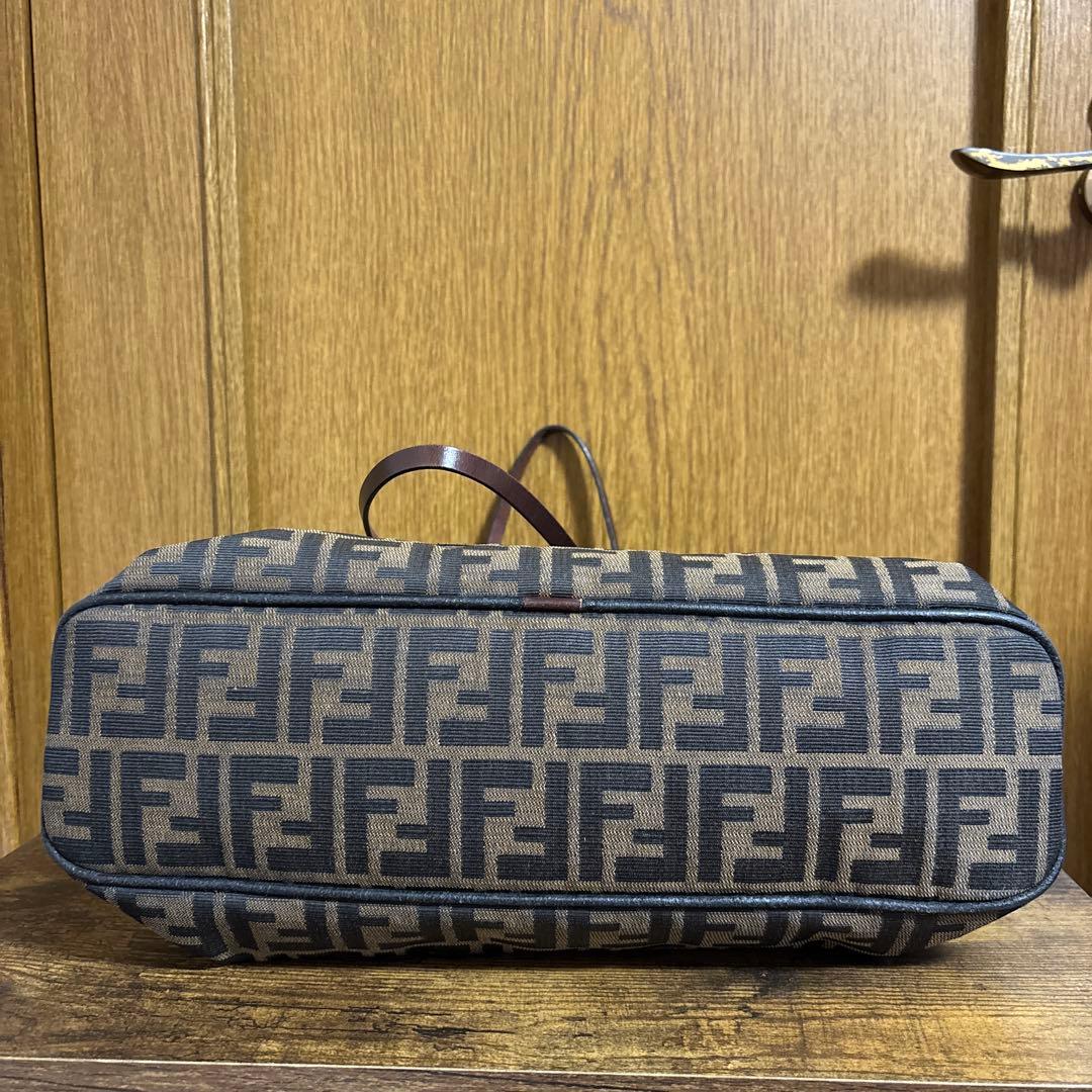 FENDI ズッカ　ショルダーバッグ