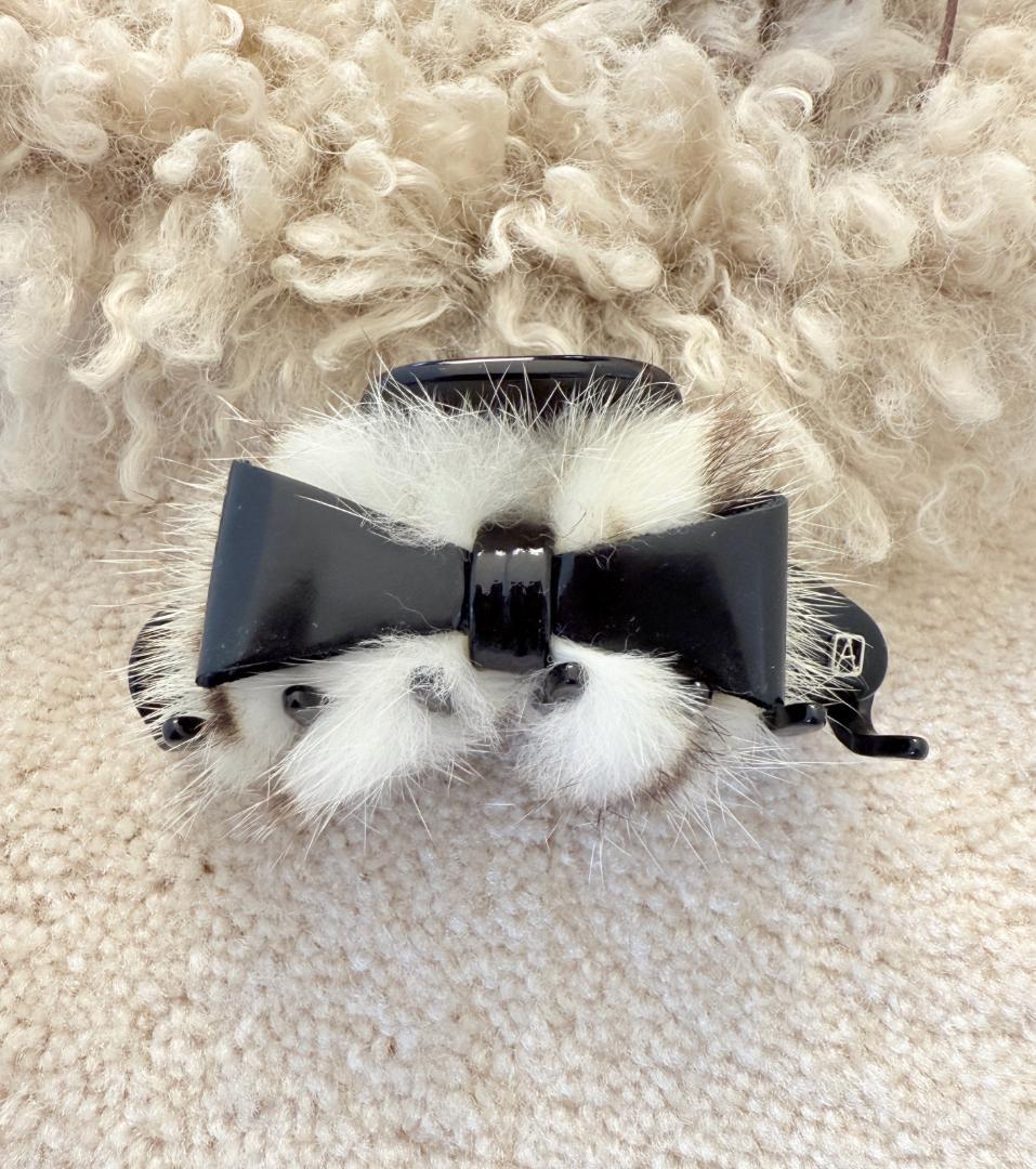 アレクサンドル ドゥ パリ　白黒ファー付き　リボンクリップ　スワロフスキー