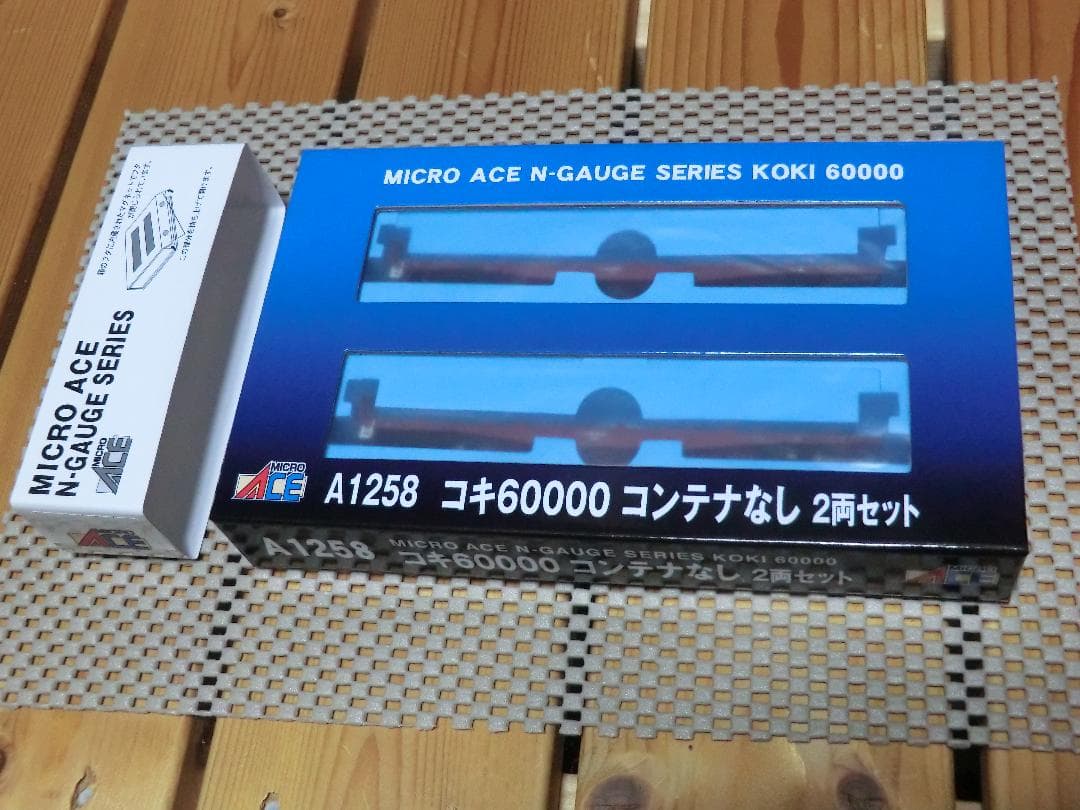 3点、MICROACE コキ60000+国鉄コンテナ+KATO EF64-0