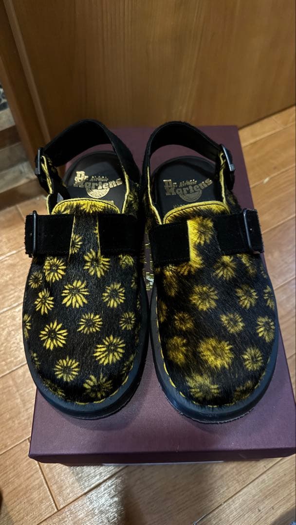 Dr. Martens 花柄サンダル 黒・黄色